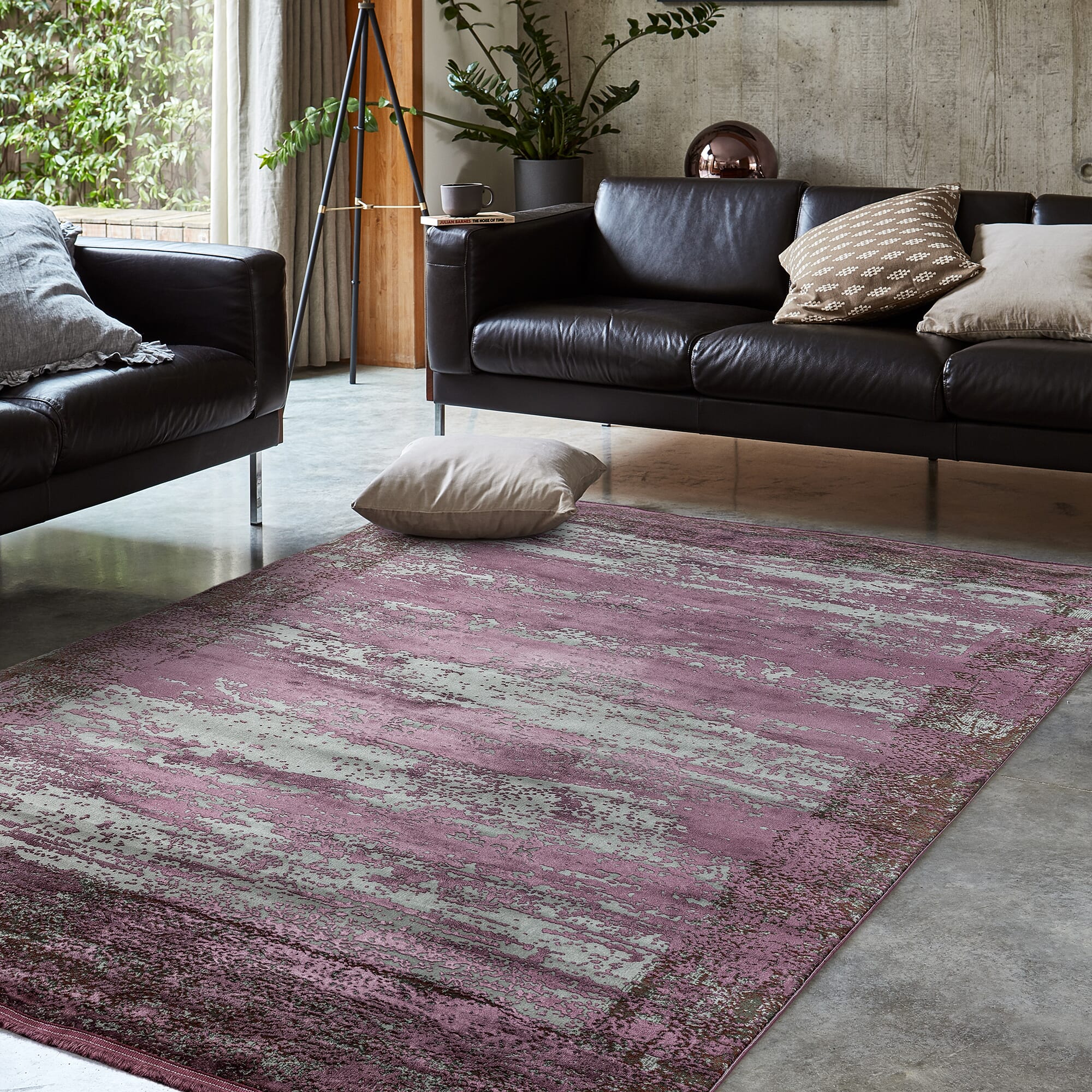 athera at04 bordeaux border rug ls sq